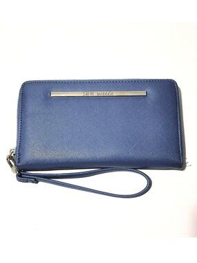 Steve Madden Womens Zip-Around Wallet Wristlet Blue Black Bar Logo Strap Texture
